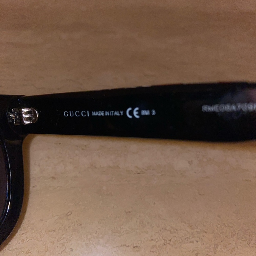 Gucci Black Sunglasses - Picture 3 of 5